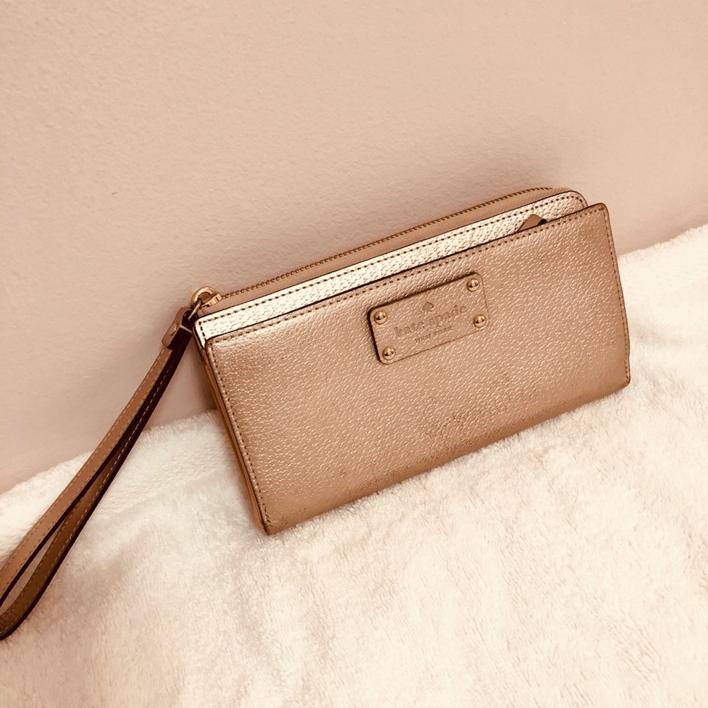 Preowned Kate Spade Layton wristlet wallet
